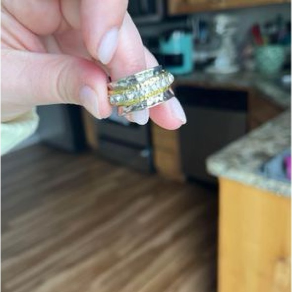 Elegant Gold and Silver Women's Ring - Picture 1 of 2